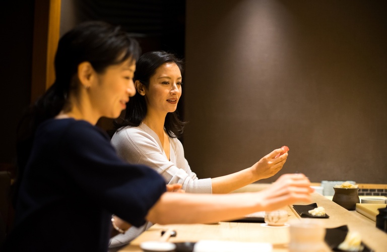 美味しい魚介とお酒で楽しい女子会を | 長崎の居酒屋なら目利きが選んだ日本酒を取り揃える居酒屋酒庫ら